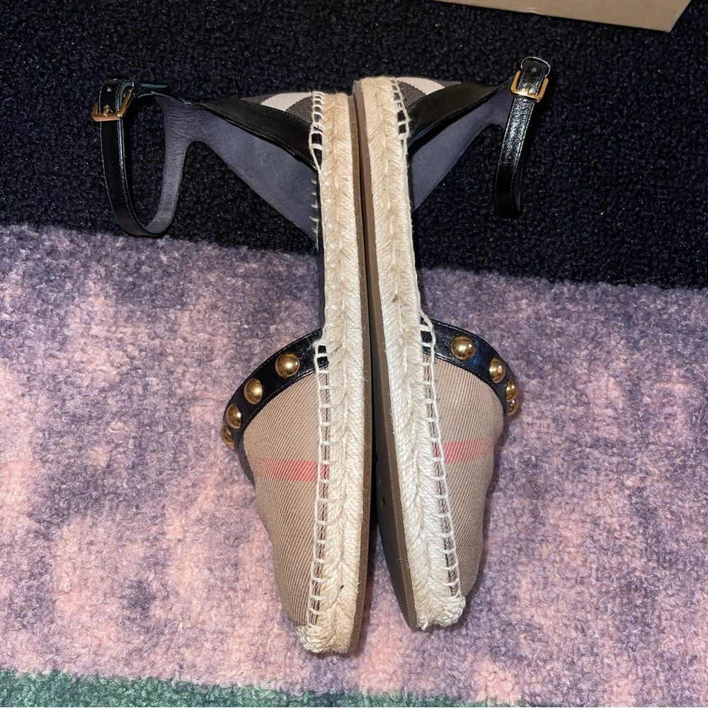 🏴󠁧󠁢󠁥󠁮󠁧󠁿 39 Burberry Bridle Studs Abbingdon STU Flat Espadrille - Picture 4 of 5
